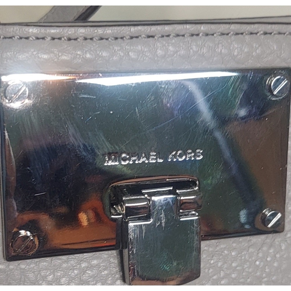 Michael Kors Satchel Pebble Leather Crossbody Chain Detail Gray Medium 15x11x3.5 - Picture 6 of 6